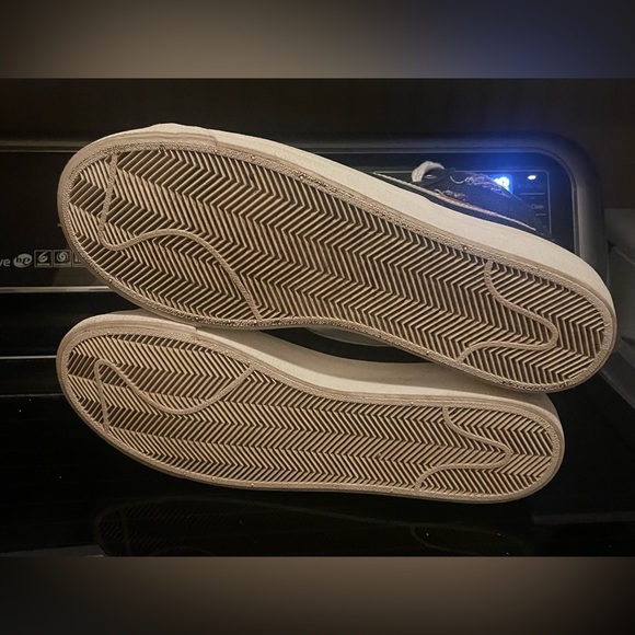 Nike Black High-Top Sneakers with Flame Design - Picture 7 of 7